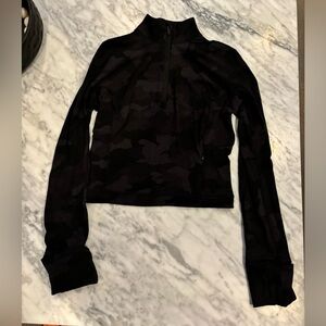 Lululemon Athletica camo cropped half zip